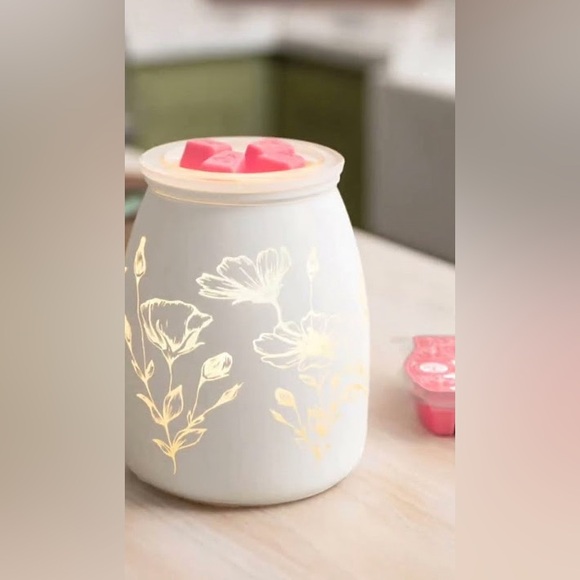 Scentsy flower garden warmer! Perfect condition! - Picture 2 of 3